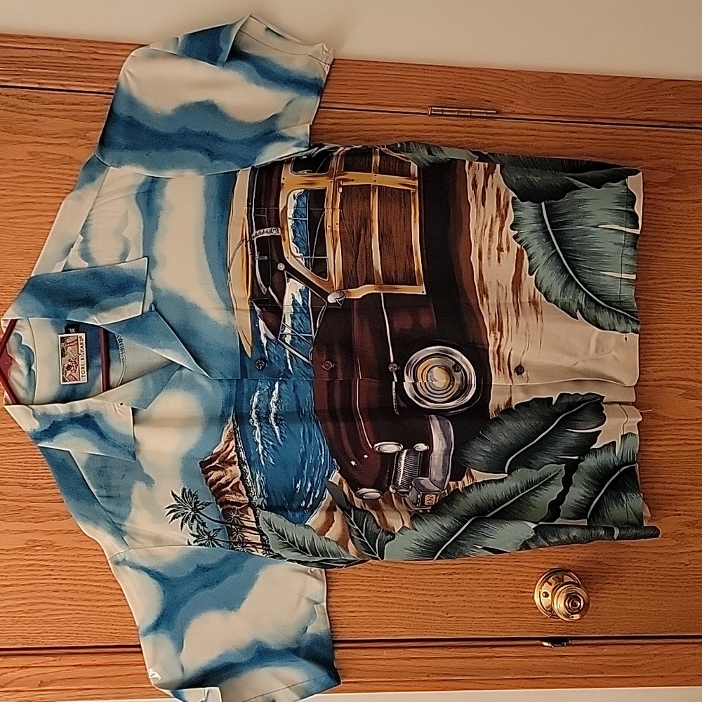 Tori Richard  Mens Aloha Hawaiian Shirt. XL.Blue and white